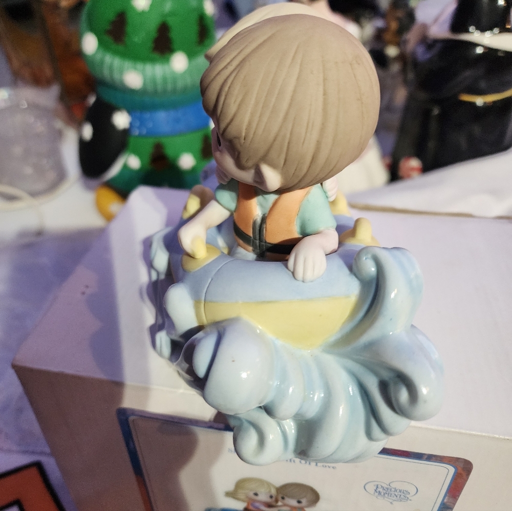 Precious Moments Figurine - Life is An Adventure With You. RETIRED Nib - Picture 3 of 7